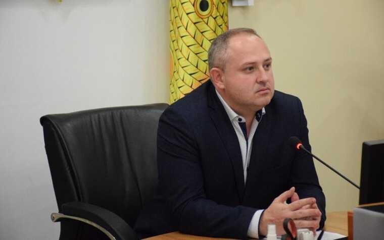 Мэр Тамбова Максим Косенков с судимостью за похищение провел парад в детском саду