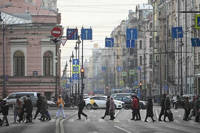 Мужчина из Петербурга не может пользоваться зарплатной картой из-за ошибочного статуса смерти
