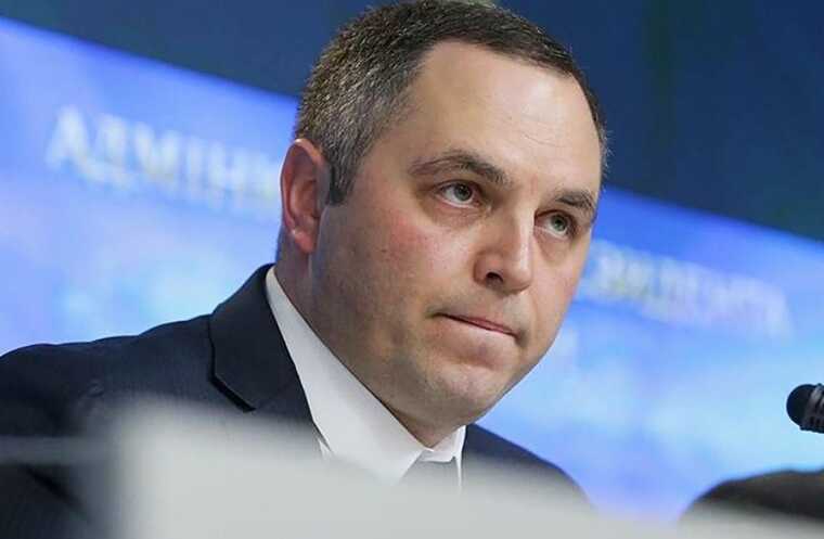 После девяти выстрелов в Андрея Портнова преступники скрылись и до сих пор на свободе