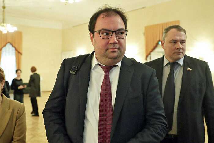 Минцифры под руководством Максута Шадаева вводит плату за обращения к госуслугам