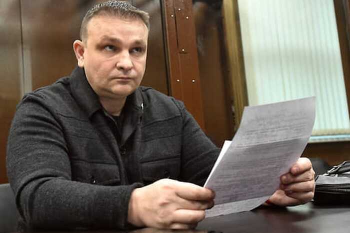 Суд в Москве рассматривает дело о крупнейшей взятке в 15 миллиардов рублей с участием адвоката, сотрудников ФСБ и следствия