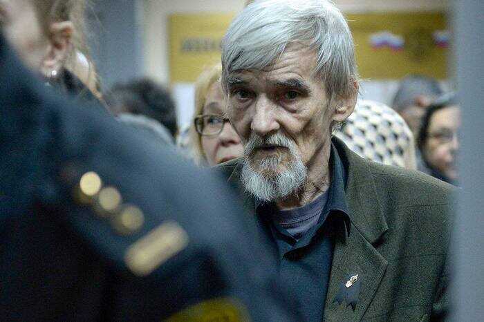 69-летний политический заключённый Дмитриев получил наказание в ШИЗО во время ожидания перевода в больницу