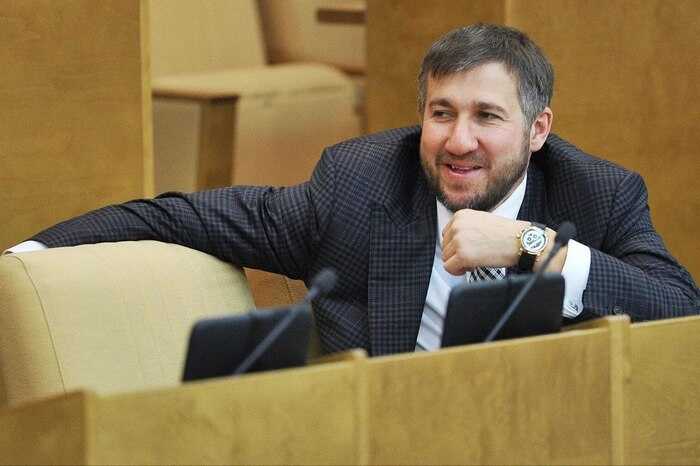 Криптоблогерша Федякина раскрыла схемы богатейшего депутата Аникеева по выводу капитала за рубеж