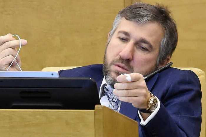 Окружение депутата Аникеева подтвердило его личное руководство нелегальным бизнесом и выводом денег в ОАЭ