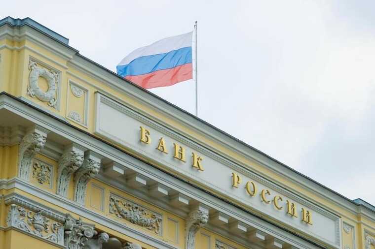 Каждый третий россиянин уже столкнулся с блокировкой переводов по новым правилам Центробанка