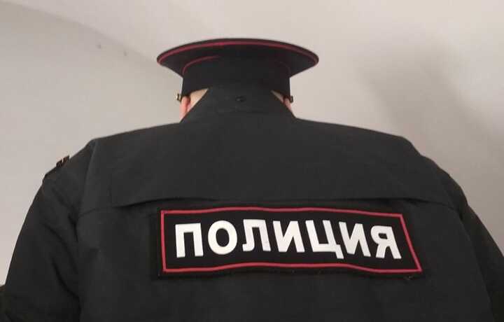 Полицейского в Абайской области уволили после видео со стрельбой из рогатки