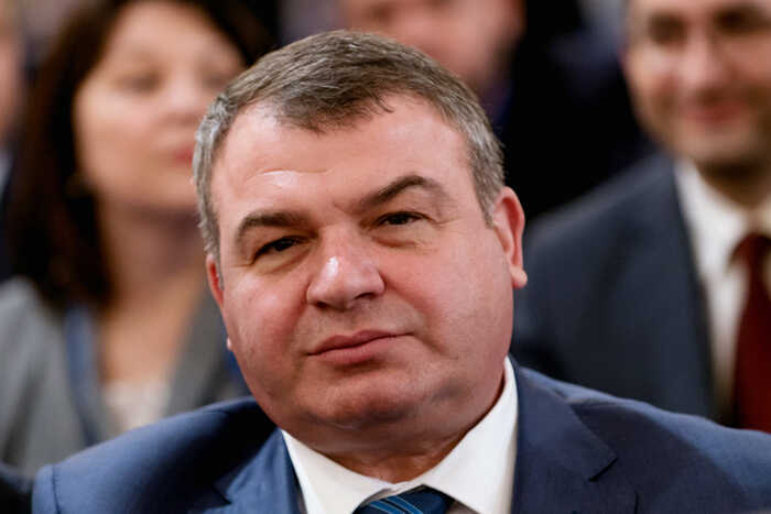 Экс-министр Анатолий Сердюков накопил налоговый долг в 12 миллионов рублей, оставаясь топ-менеджером «Ростеха»