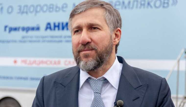 «Мясной клей» и офшоры: как депутат Григорий Аникеев построил империю на бедности россиян