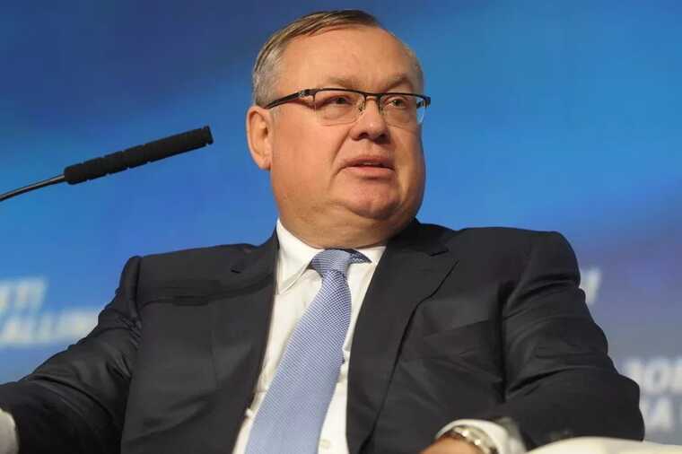 Андрей Костин раскрутил рейдерскую схему: как ВТБ скупает национализированные активы «Русагро» и «Южуралзолота»