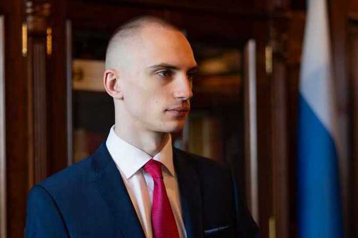 Политик из «Единой России» использует тюремные формулы в обращениях к влиятельным фигурам