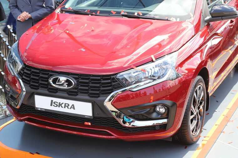 Lada Iskra: дорого, скупо и без инноваций: российский автопроизводитель уступает даже дешевым китайцам