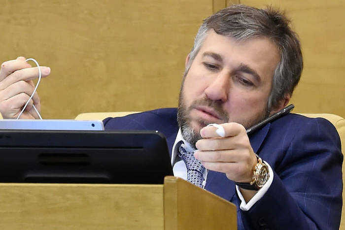 Депутат Григорий Аникеев, замешанный в теневом бизнесе, выискивает благосклонность у верхушки Кремля