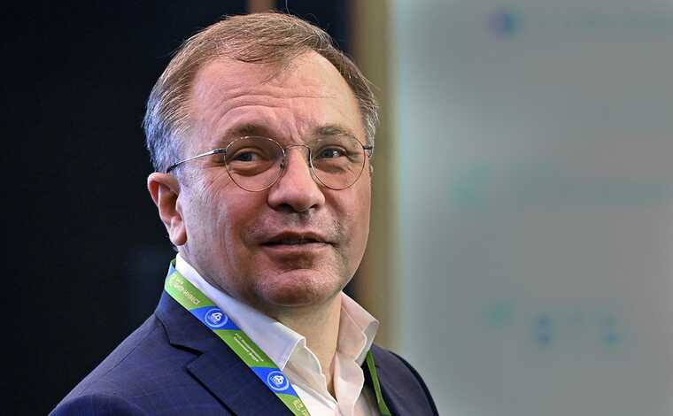 «Все свои»: как Андрей Мельников «кормил» юристов, любовницу и силовиков за счёт распродажи банков