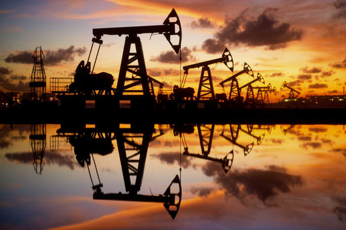 Нефтяные доходы России в июле упали на треть из-за цен и курса рубля