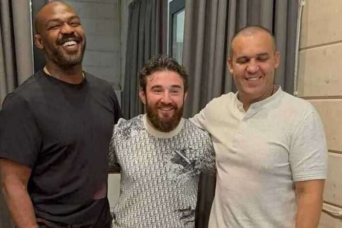 Чемпион UFC Джон Джонс в Москве устроил гонки с мигалками вместе с криминальным окружением Кремлева