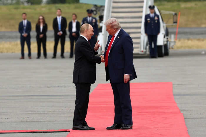 На Аляске состоялась встреча Путина и Трампа